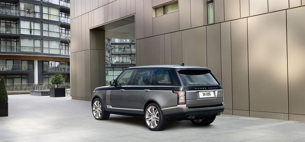 SVAutobiography : Range Rover réagit à la menace Bentley 2