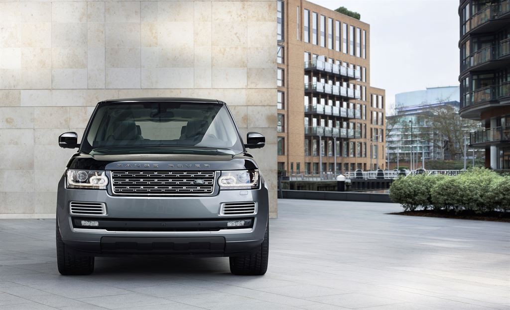 SVAutobiography : Range Rover réagit à la menace Bentley 3