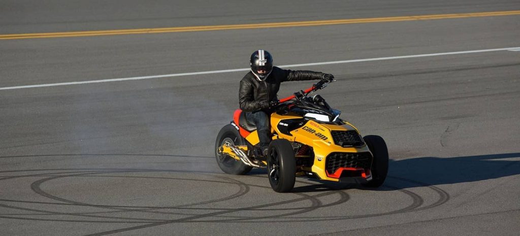 Bombardier s’inspire du NASCAR pour proposer le Can-AM Spyder F3 Turbo Concept 3