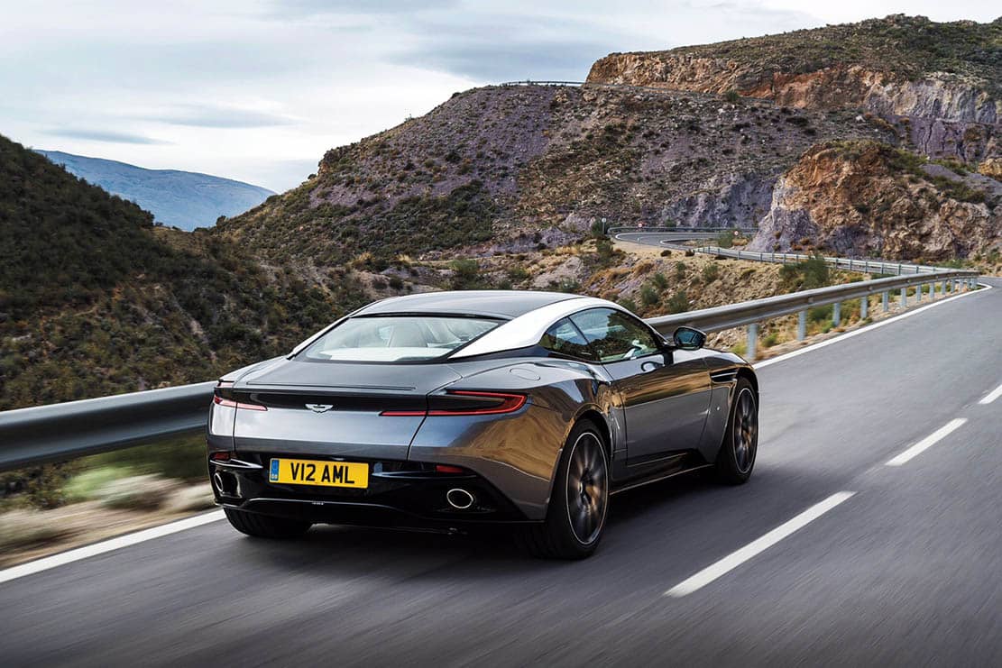 L'ASTON MARTIN DB11 SE MONTRE EN AVANCE