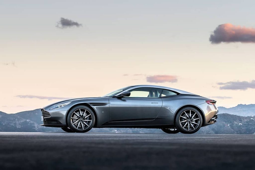 L'Aston Martin DB11 se révèle avant le Salon de Genève