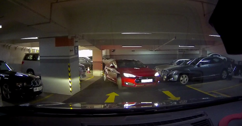 La Belgique ne s’oppose pas à la fonctionnalité de parking sans être au volant