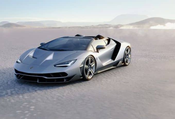 Avec son toit escamotable, la Lamborghini Centenario Roaster exige une météo clémente