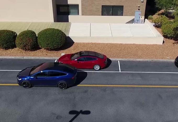 Tesla vante la sureté de la conduite autonome en publiant une vidéo