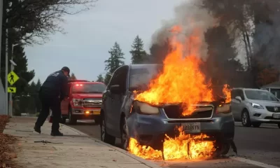 Une tradition de la Saint-Sylvestre en France consiste à brûler des voitures.